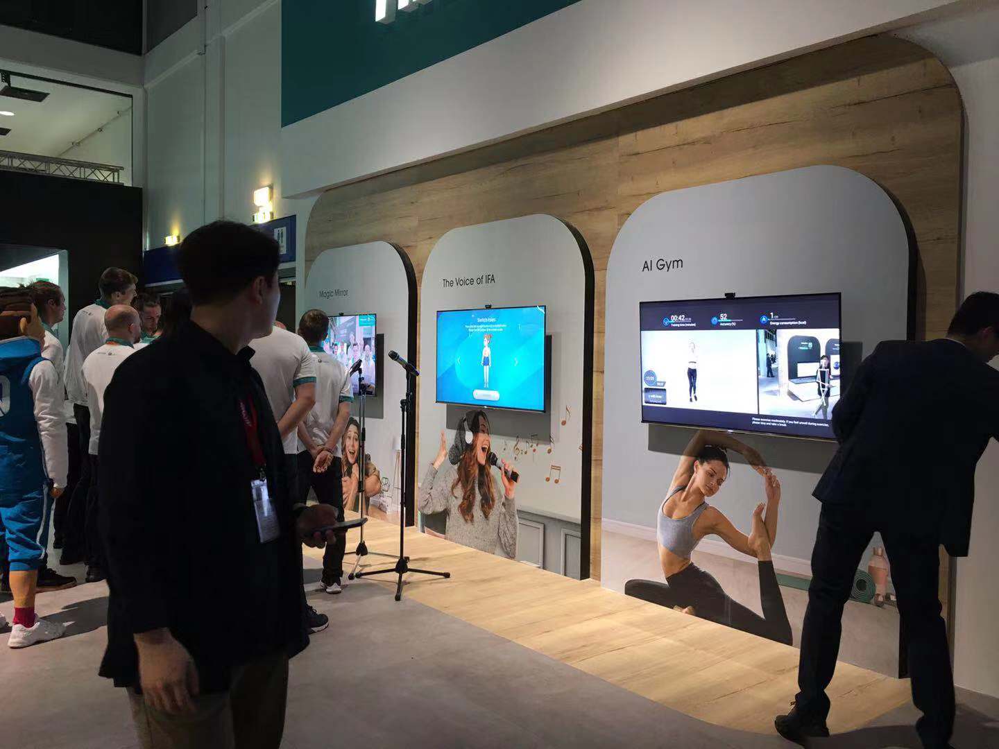 海信8K叠屏电视和屏幕发声激光电视亮相IFA2019-视听圈